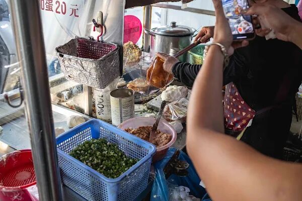 ▲▼鳳山體育館蔥肉餅攤（鄭記）。（圖／部落客美熊很愛吃授權提供）