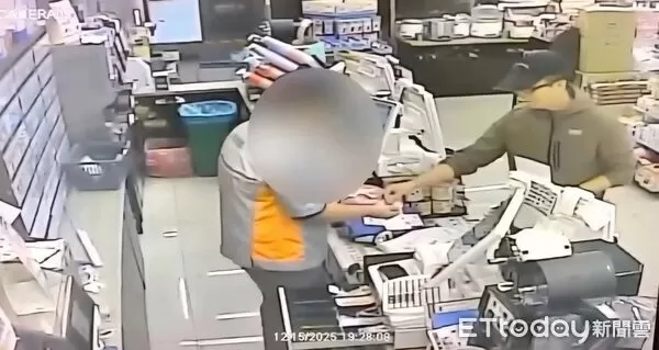 張文恐攻花費10萬元分兩年買犯案工具，主要從兩大購物網站購買。（圖／記者邱中岳翻攝)