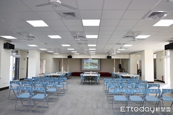 ▲將軍區「馬沙溝多功能活動中心」正式啟用，市長黃偉哲與鄉親共享湯圓，歡喜迎「入厝」。（記者林東良翻攝，下同）