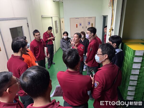 ▲南消第四大隊攜手中崙工業區廠商協進會，前往華美光學實地踏勘，檢視廠區防災應變能力。（記者林東良翻攝，下同）