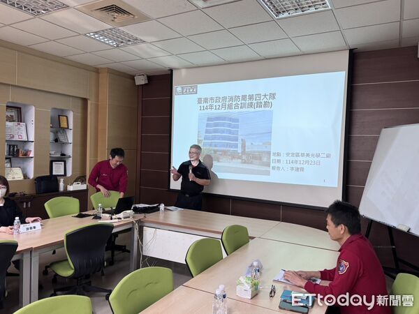 ▲南消第四大隊攜手中崙工業區廠商協進會，前往華美光學實地踏勘，檢視廠區防災應變能力。（記者林東良翻攝，下同）