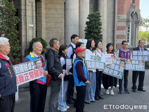 ▲▼   藍白立委赴監院遞交彈劾卓榮泰陳情書。（圖／記者崔至雲攝）