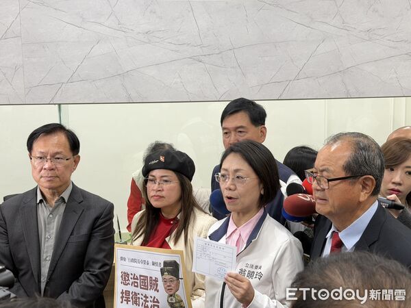 ▲▼   藍白立委赴監院遞交彈劾卓榮泰陳情書。（圖／記者崔至雲攝）