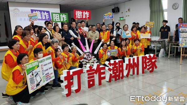 ▲潮州警方邀請金牌選手黃玉霖(中)擔任反詐代言人。（圖／記者陳崑福翻攝）