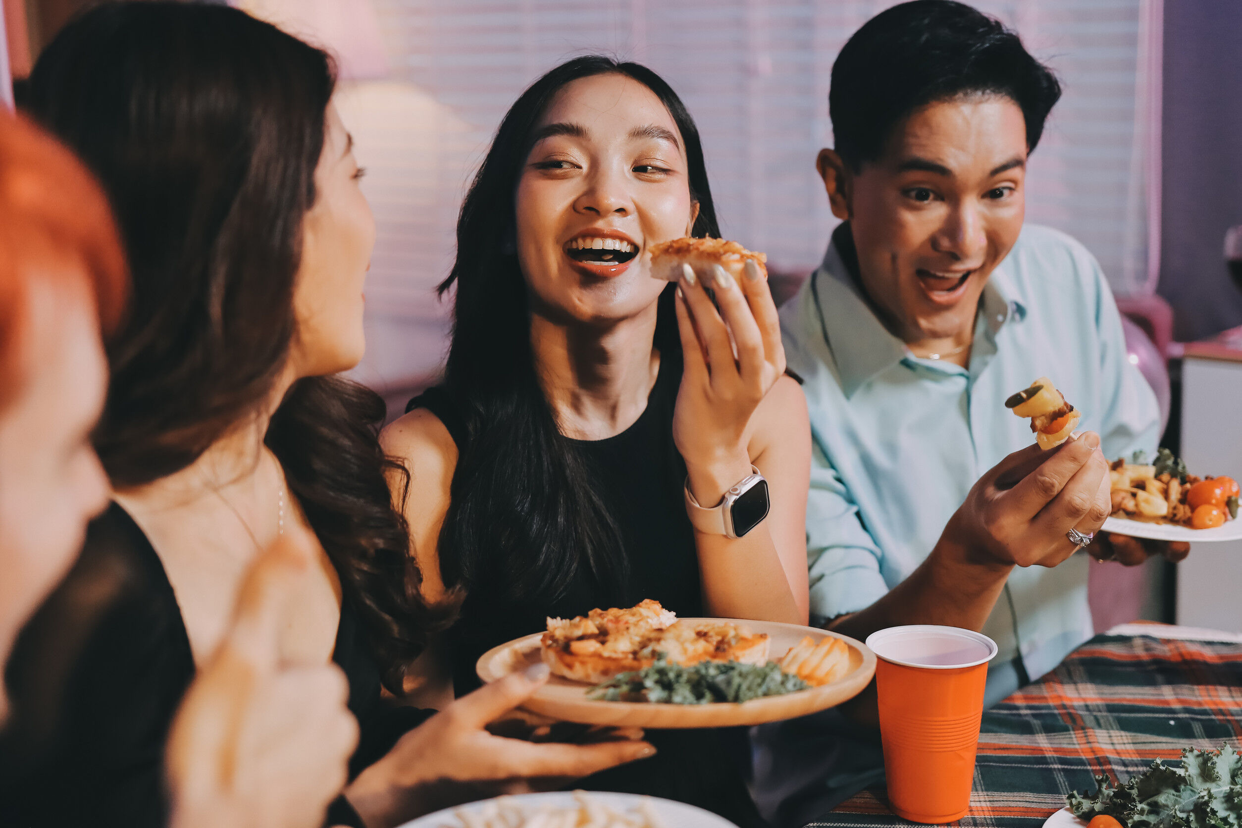 聚餐,嘴巴,口腔清潔,刷牙,牙菌斑,牙菌斑,牙齦,口氣,牙膏,牙周適,礦物鹽（圖／123RF）