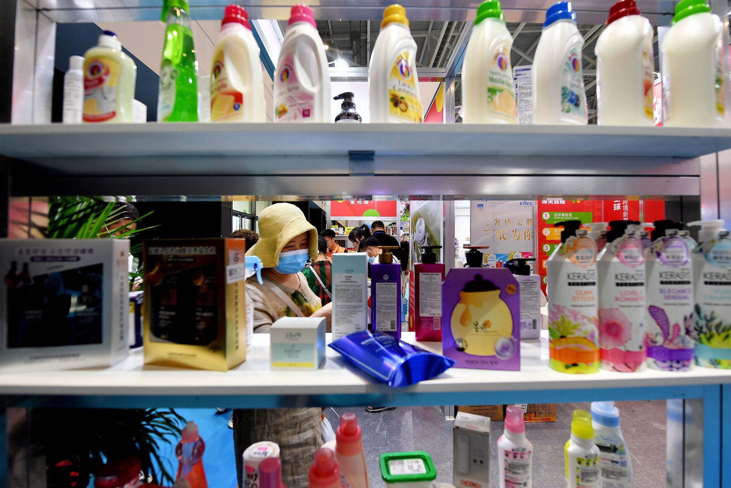 ▲▼韓男使用清潔劑與芳香劑噴灑屍體，阻止臭味外洩。（示意圖／VCG）