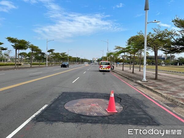 ▲▼高雄時代大道「路面下陷」！害騎士自摔慘縫12針　市府道歉喊究責。（圖／記者賴文萱翻攝）