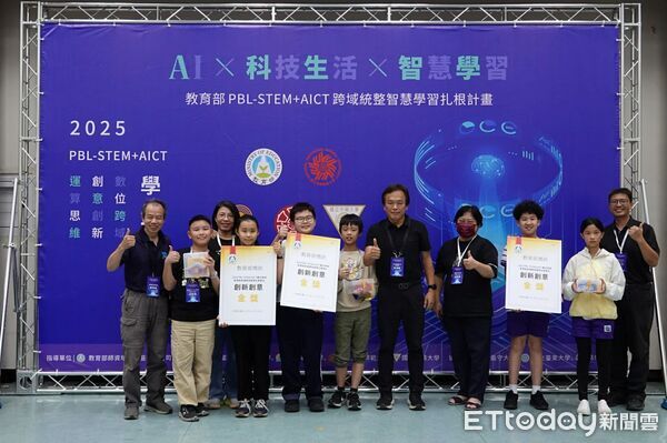 ▲▼代表花蓮參賽的中城國小團隊由學生胡郁森（左二）、藍祺安（右二）組成，在姜宜禎老師（左一）指導下，獲得評審高度肯定，勇奪金獎殊榮。（圖／花蓮縣政府提供，下同）