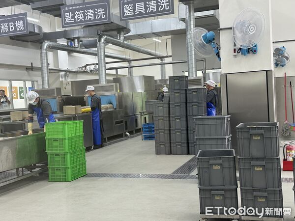 ▲▼「花蓮縣環保餐具租借及清洗中心」啟用典禮由縣長徐榛蔚親自到場主持。（圖／記者王兆麟攝，下同）