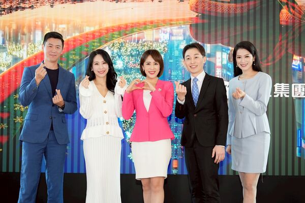 ▲主播相振為(左起)高毓璘、朱培滋、黃家緯與李文儀。（圖／三立提供）