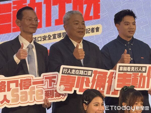 ▲▼公路局與台鐵公司邀請職棒選手吳念庭與前職棒球員吳復連父子檔，擔任路口交通安全大使  。（圖／記者李姿慧攝）