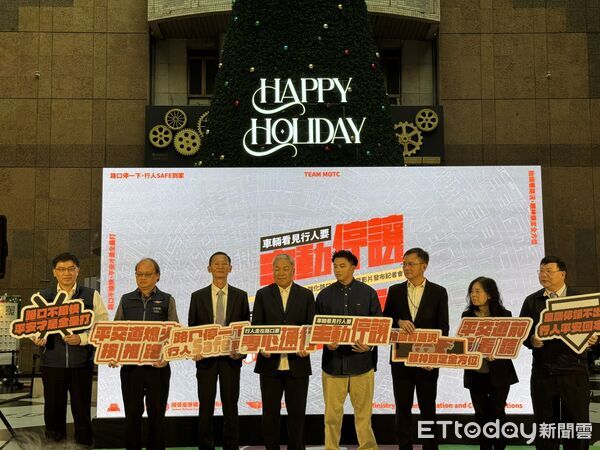 ▲▼公路局與台鐵公司邀請職棒選手吳念庭與前職棒球員吳復連父子檔，擔任路口交通安全大使  。（圖／記者李姿慧攝）