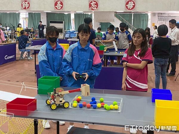 ▲台南市科技教育創意實作競賽在新化國中登場，近200名學生現場動手解題，展現科技實作與團隊合作能力。（記者林東良翻攝，下同）