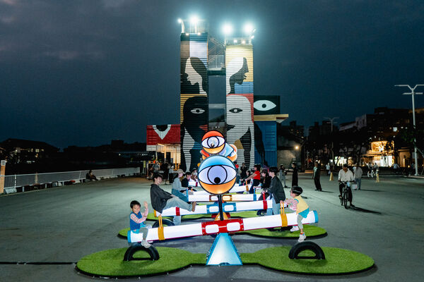 ▲▼高雄駁二全新「好奇翹翹板」登場！大港橋旁6座聲光互動裝置啟用（圖／駁二提供）