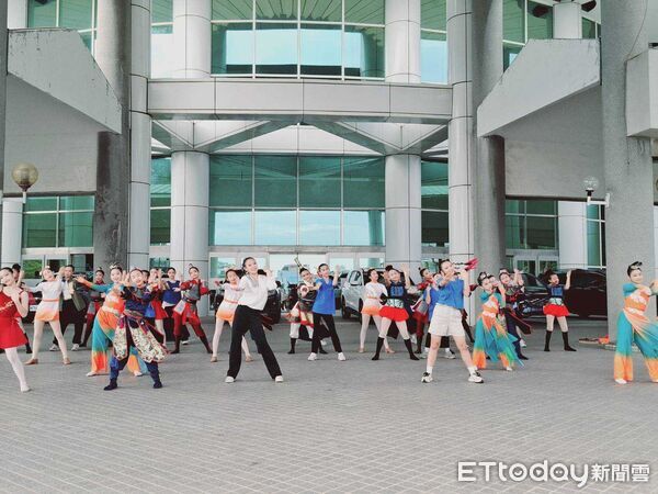 ▲「逐光肆舞」舞蹈藝才班聯合展將於2026年1月9、10日在台南文化中心登場，4校學生接力演出24支舞碼。（記者林東良翻攝，下同）