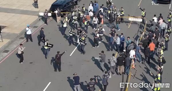 ▲▼ 跨年維安升級！高雄重兵部署1200警力　實地兵棋演練防突發危機。（圖／記者賴文萱翻攝）