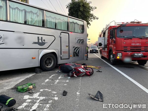 接駁車輾斃騎士真相逆轉！女路邊起步擦撞害慘死「躲百米外車上」