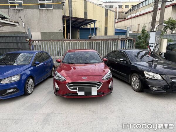 ▲刑事局逮捕涉案幣商並查扣疑似贓款購買車輛。（圖／記者張君豪翻攝）