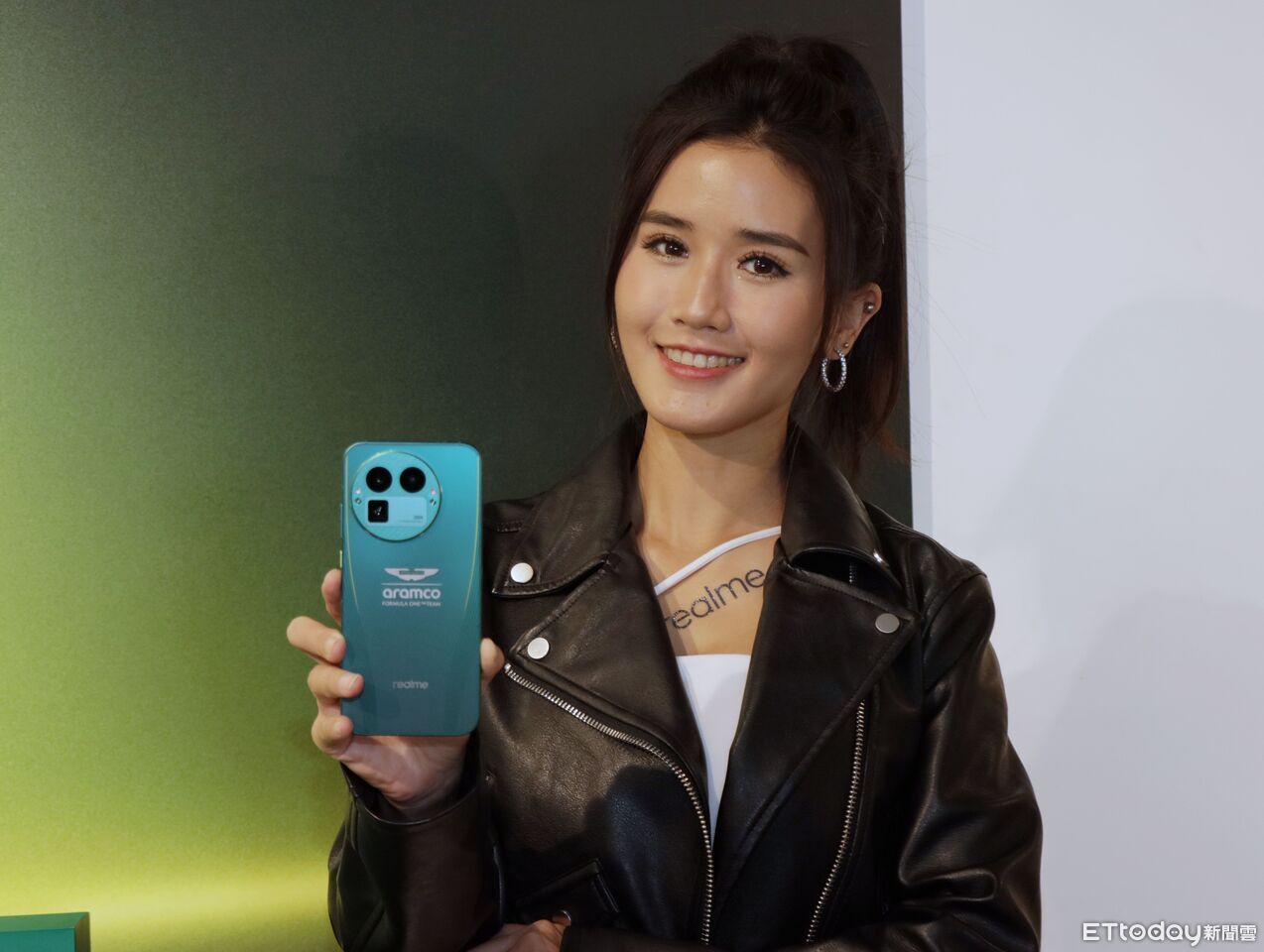 ▲▼       realme GT 8 Pro      。（圖／記者蘇晟彥攝）