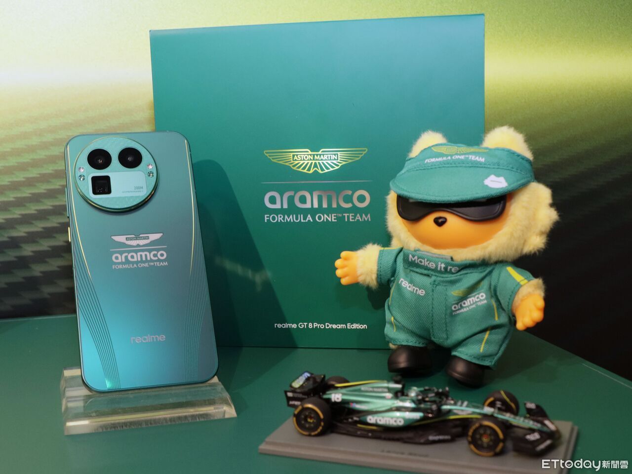 ▲▼       realme GT 8 Pro      。（圖／記者蘇晟彥攝）