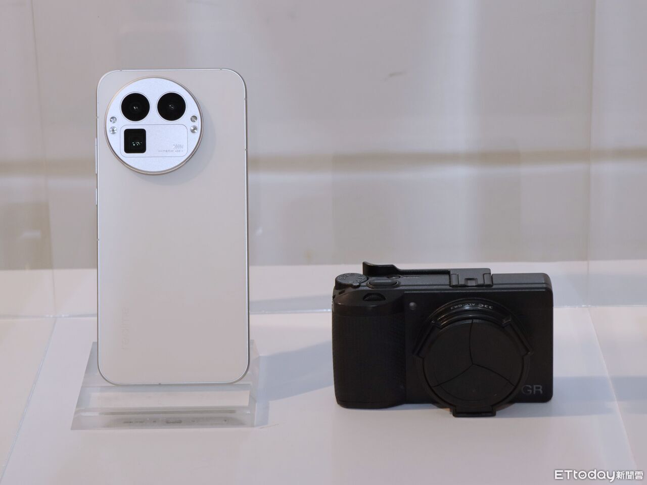 ▲▼       realme GT 8 Pro      。（圖／記者蘇晟彥攝）