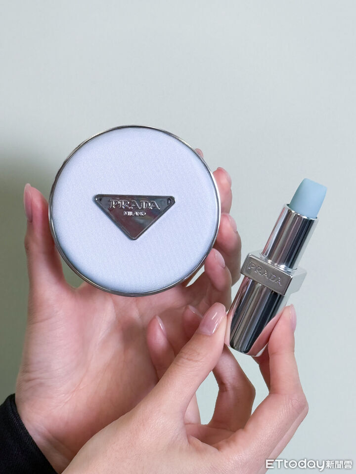 PRADA,嬌蘭,試開箱,彩妝,氣墊粉餅,尼龍,底妝。（圖／記者李薇攝、品牌提供