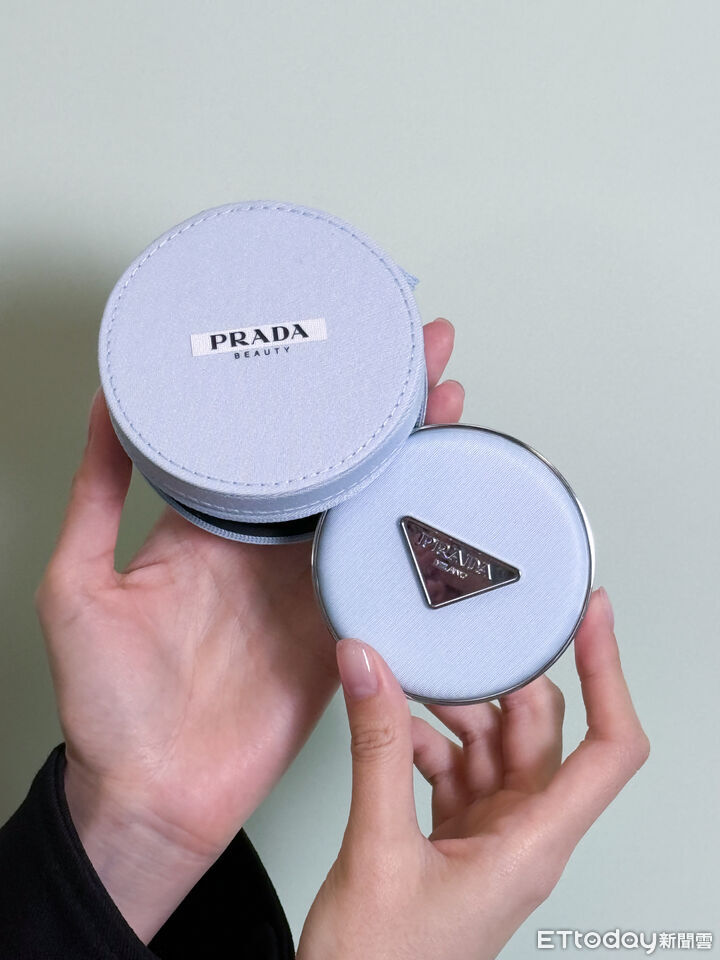 PRADA,嬌蘭,試開箱,彩妝,氣墊粉餅,尼龍,底妝。（圖／記者李薇攝、品牌提供