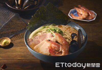 麵屋一燈插旗三井OUTLET台中港