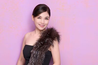 獨家／貝克漢夫妻注意！60歲美魔女歌手當婆婆發聲：為難媳婦是為難兒子