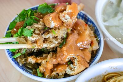 豪邁舖滿香菜！宜蘭古早味辣菜脯油飯