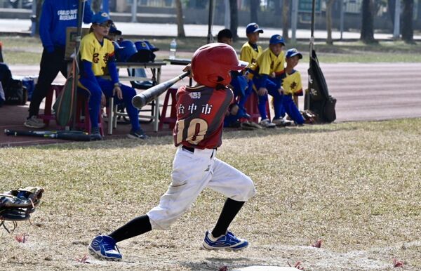 ▲史孟承逆轉兩分砲。（圖／學生棒聯提供）