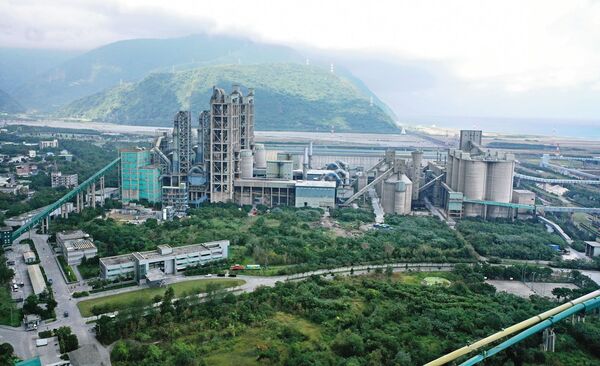 近來因進口水泥爭議，台泥與環泥親上火線。