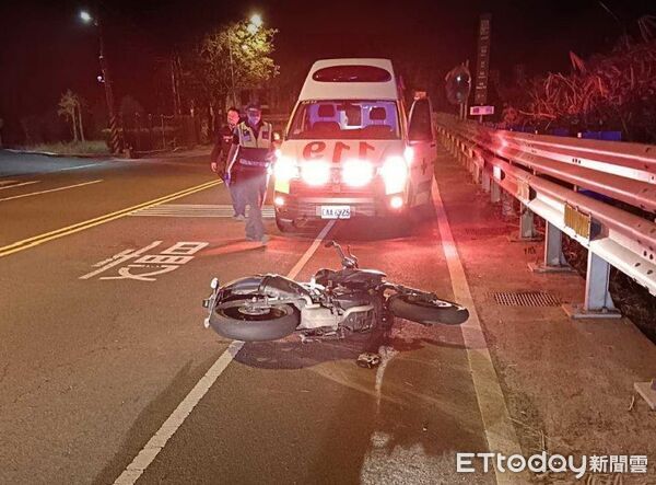▲花壇鄉139縣道男大生騎乘仿賽車型機車自摔受傷送醫。（圖／記者唐詠絮翻攝）