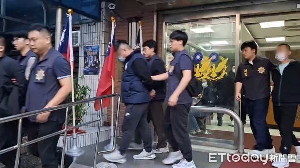 ▲新北男吃鍋遭4煞亂刀狂砍！28歲主嫌揹「5地8條通緝」　5人遭送辦。（圖／記者陸運陞攝，下同）