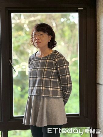 ▲▼光復青年再生行動計畫第二場工作坊執行長認真傾聽學員想法。(圖花蓮縣政府提供，下同)