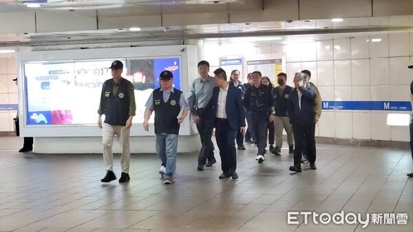 ▲▼檢警回到北車繼續追查案情。（圖／記者黃彥傑攝）