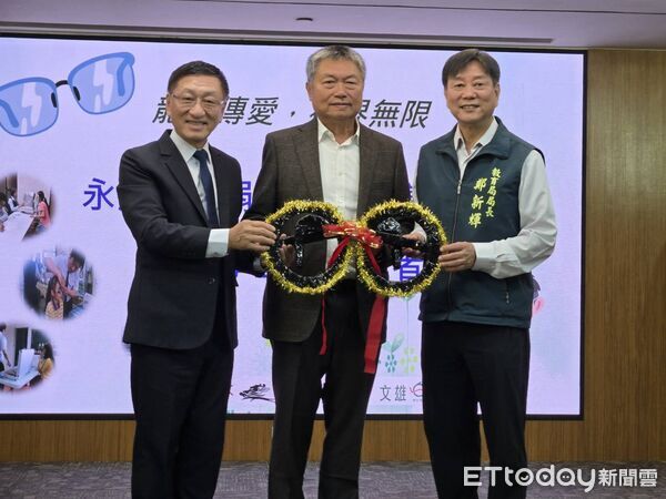 ▲台南市政府感謝永龍建設與文雄眼鏡連續8年投入弱勢學童免費配鏡，守護孩子視力健康。（記者林東良翻攝，下同）