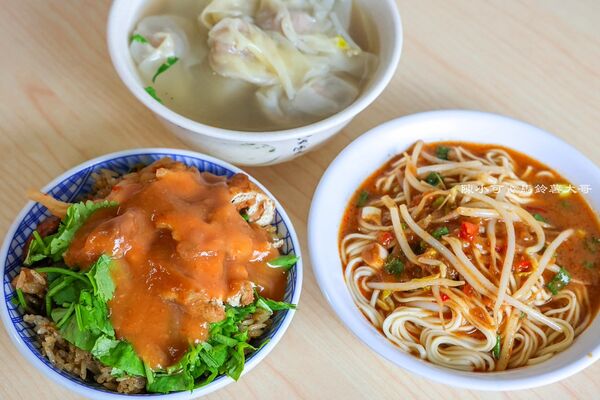 ▲▼正宗四川辣担麵(昱霖油飯)。（圖／部落客陳小可的吃喝玩樂授權提供）