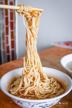 ▲▼正宗四川辣担麵(昱霖油飯)。（圖／部落客陳小可的吃喝玩樂授權提供）