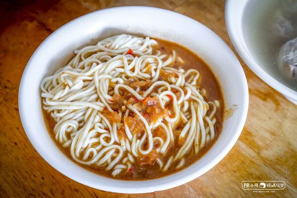 ▲▼正宗四川辣担麵(昱霖油飯)。（圖／部落客陳小可的吃喝玩樂授權提供）