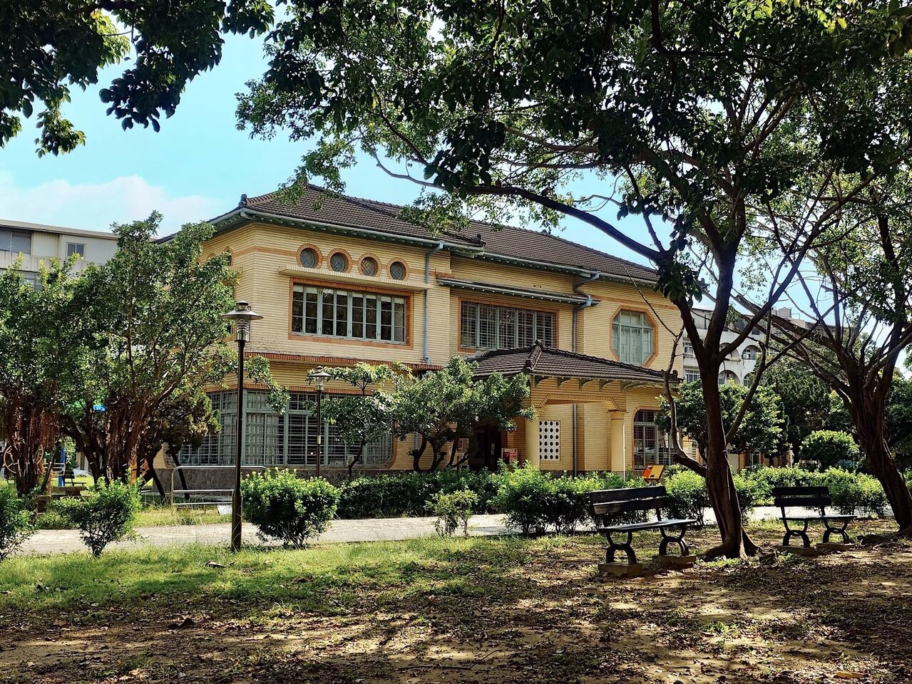 ▲台南放送局雖建於日治時期，但建築形式偏向和、洋兩種風格。（圖／作者提供）