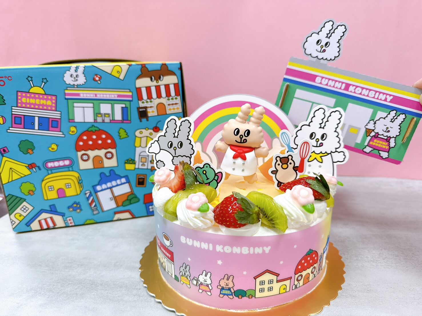 ▲85度C聯名兔子便利商店。（圖／品牌提供）