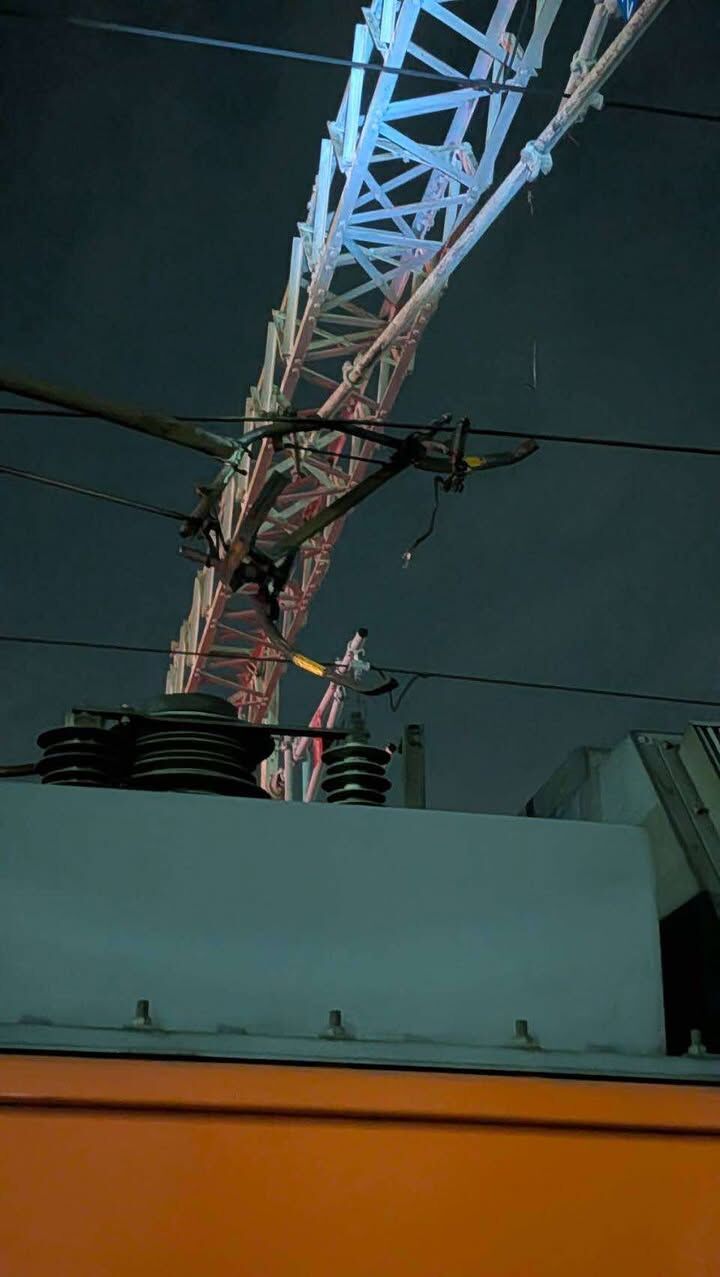 ▲▼台鐵電車線垂落。（圖／翻攝三鐵事故通報平台臉書）