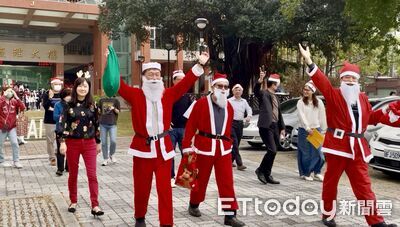 聖誕老人快閃校園！　中華醫大3位副校長扮老公公、麋鹿現身送歡樂