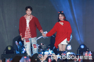 丁噹公然「牽手他」甜蜜合唱！　鼓鼓、蕭秉治也來了