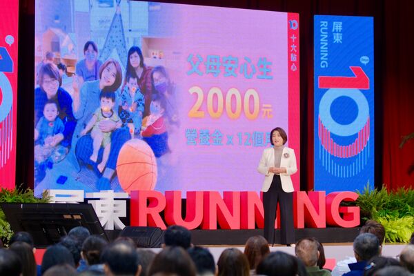 ▲周春米就職三週年感性告白鄉親「好屏，看得見」             。（圖／屏東縣政府）