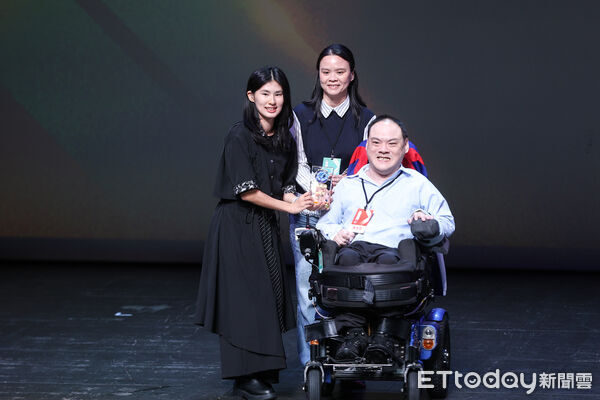 ▲地板滾球好手陳銘哲在體育運動精英獎獲得最佳運動精神傑出獎。（圖／記者林敬旻攝）