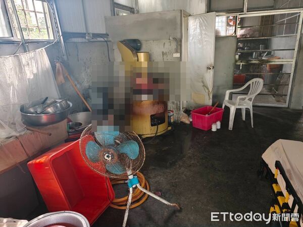 ▲台南76歲婦人捲困絞肉機，明顯死亡。（圖／記者林東良翻攝，下同）