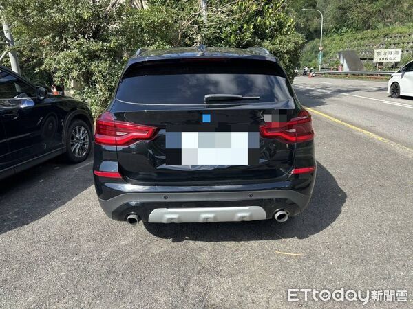 ▲北市信義快今天中午發生4起追撞車禍、共9車追撞受損 。（圖／記者張君豪翻攝）