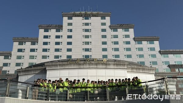 ▲黃偉哲市長親自到場迎接群馬縣水上町教育旅行團，與日本師生熱情互動，展現台南城市外交溫度。（圖／記者林東良翻攝，下同）